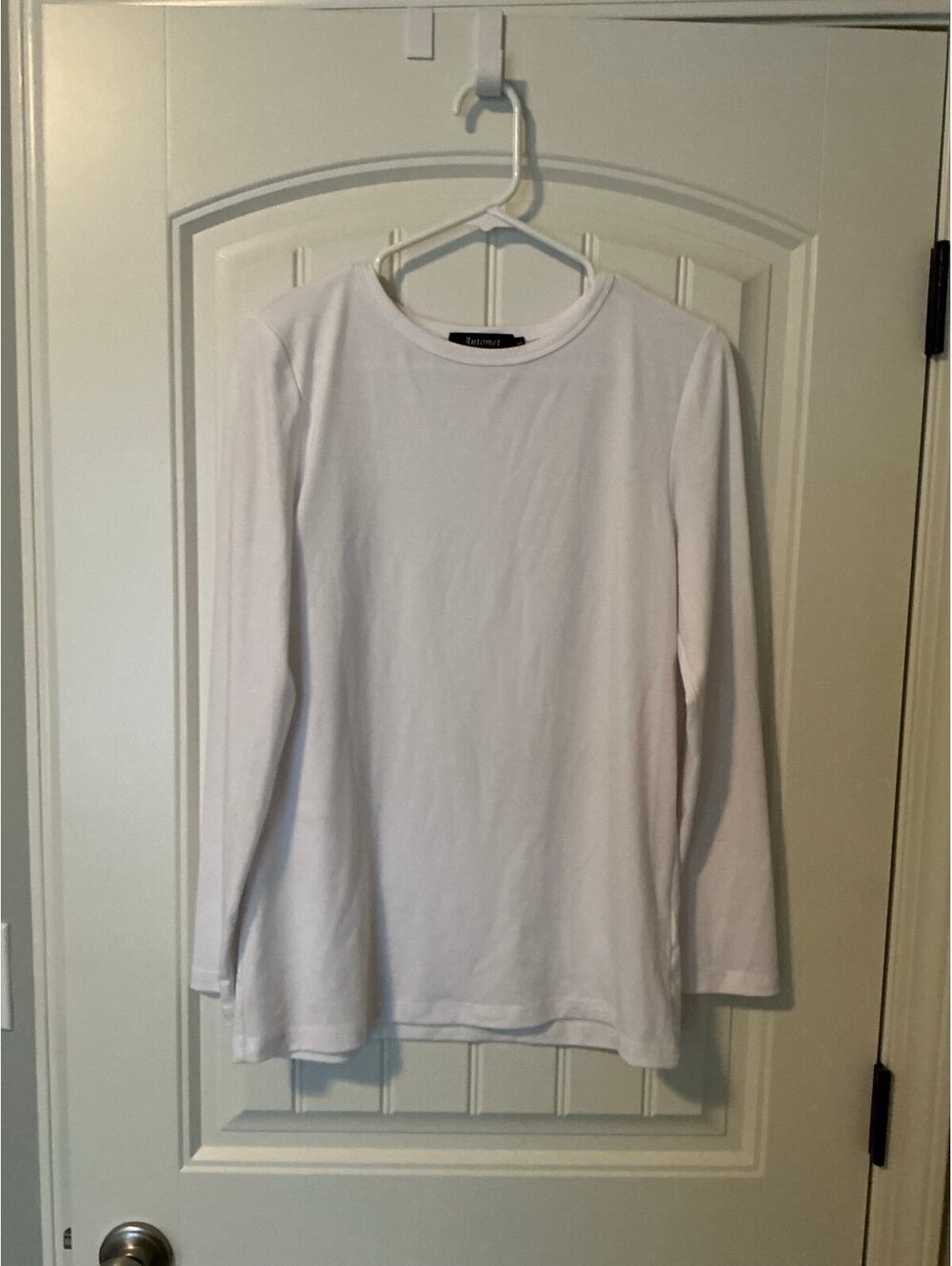 NWOT Automet White Tunic Long Sleeved tee. Size Small